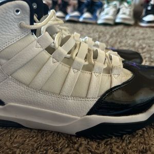 NIKE AIR JORDAN MAX AURA CONCORD BLACK WHITE